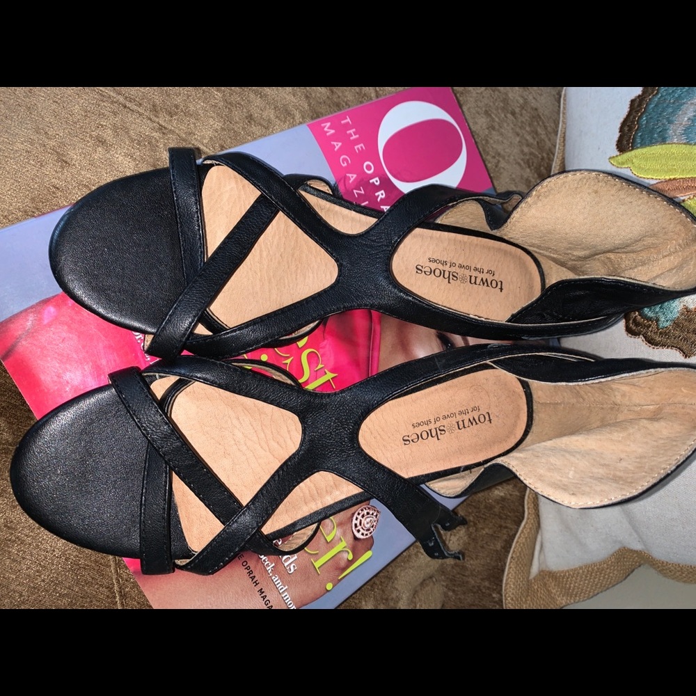 Town shoes black sandals